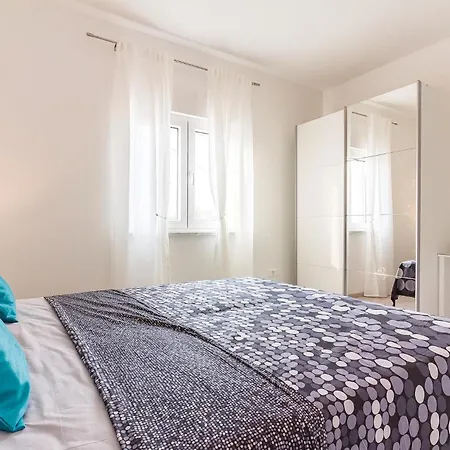 別荘 Three-bedroom In Cetinici