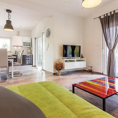 Three-bedroom In Cetinici 別荘 Orbanići