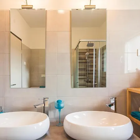 Three-bedroom In Cetinici 別荘 *