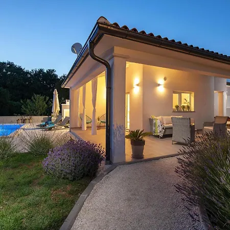 Three-bedroom In Cetinici *