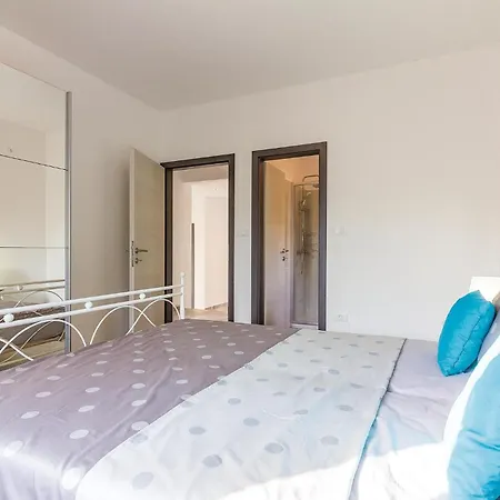 Three-bedroom In Cetinici 別荘 *