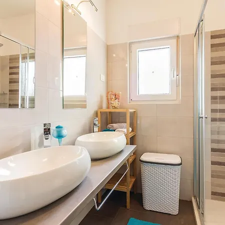 Three-bedroom In Cetinici