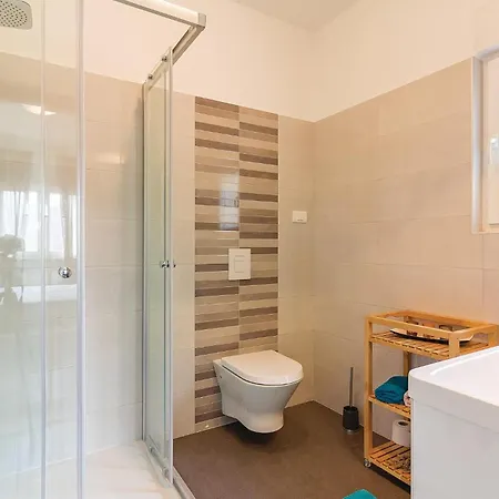 Three-bedroom In Cetinici 別荘 Orbanići