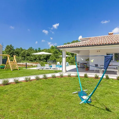 Three-bedroom In Cetinici 別荘 *