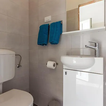 別荘 Three-bedroom In Cetinici *