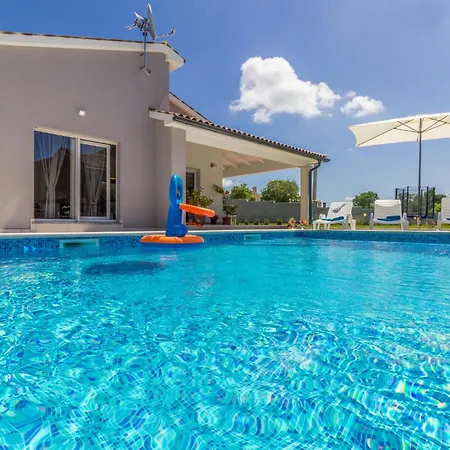Three-bedroom In Cetinici *