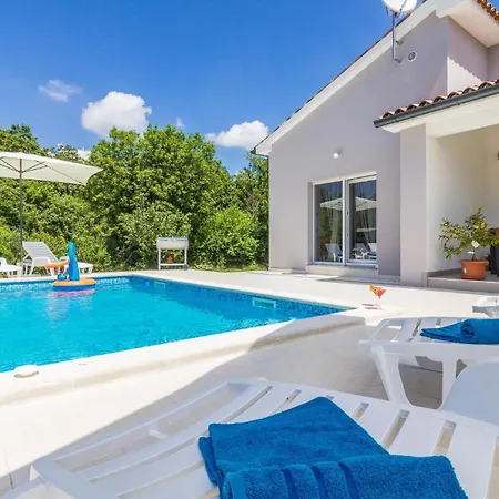 Three-bedroom In Cetinici *